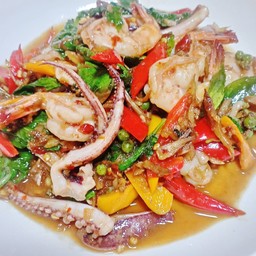 ผัดฉ่ากุ้งหมึก