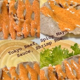 สลัดเนื้อ ซอสสไปซี่มาโย  ไข่กุ้ง