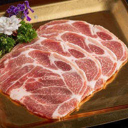 หมูคุโรบูตะสไลซ์(หมักซอส)