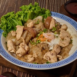 ไทยแท้เตี๋ยวคั่วไก่ไข่เยิ้ม