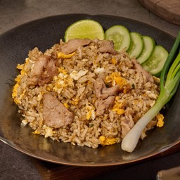 ไทยแท้ข้าวผัดไฟลุกหมู