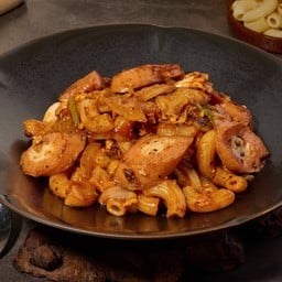 ไทยแท้ผัดมักกะโรนีไส้กรอกชีส