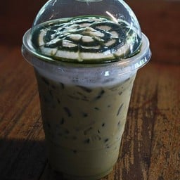 เป็นกาแฟสดผสมชาเขียว