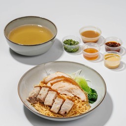 บะหมี่คอมโบหมูกรอบ+ไก่ซีอิ้ว