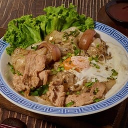 ไทยแท้เตี๋ยวคั่วหมูไข่เยิ้ม