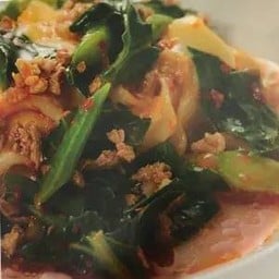 ราดหน้าพริกเผา เนื้อ กุ้ง