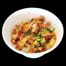 ข้าวผัดหมูกรอบ