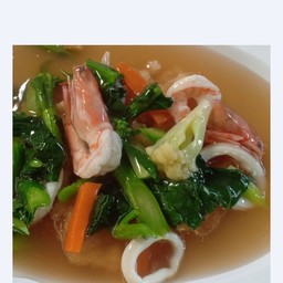 ราดหน้าเส้นใหญ่ผัดทะเล