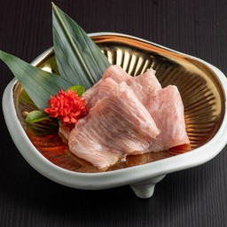 หมูคุโรบูตะ ส่วนคอ ทงโทโระ (หมักเกลือ)