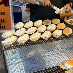 ขนมเบื้องไทย แม่บุญชู  ตลาดเจโม