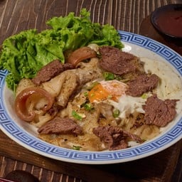 ไทยแท้เตี๋ยวคั่วเนื้อไข่เยิ้ม