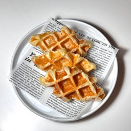 ครอฟเฟิลน้ำตาล 30 กรัม  3 ชิ้น