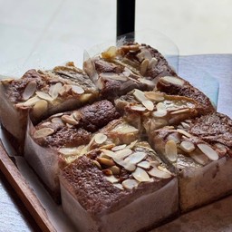 BANANA CAKE