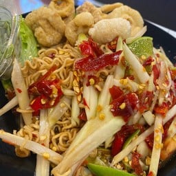 ตำมาม่าแคบหมู+หมูยอ