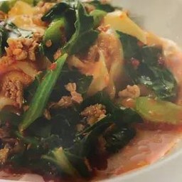 ราดหน้าน้ำพริกเผา ไก่ หมู