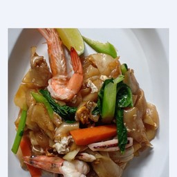 เส้นใหญ่ผัดซีอิ๊วทะเล