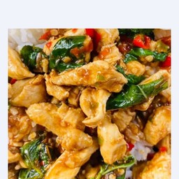 ข้าวกะเพราไก่ชิ้น