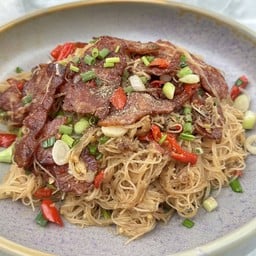ผัดหมี่เบคอนพริกสด
