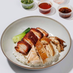 ข้าวคอมโบหมูแดงส่วนท้อง+ไก่ซีอิ้ว
