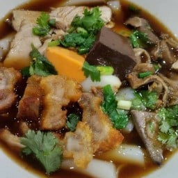 ก๋วยจั๊บน้ำข้นตลาดนครหลวง จรัญ29/1 ตลาดนครหลวง ซอยจรัญสนิทวงศ์29/1