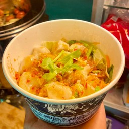 ยำมาม่า ลูกชิ้นปลา