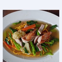 ราดหน้าหมี่เหลืองกรอบทะเล