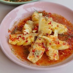 ยำสับปะรดกุ้งแห้ง