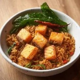 ข้าวผัดกะเพราแซลมอน