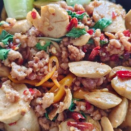 ข้าวกะเพราหมูสับ+ลูกชิ้นหมู