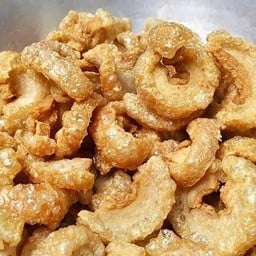 แคบหมู น้ำพริกหนุ่ม by มาเหนือ  สาขาสันทราย