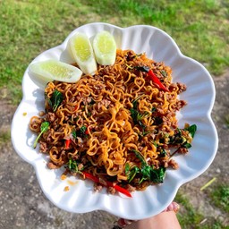 มาม่ากะเพราเนื้อโคขุน