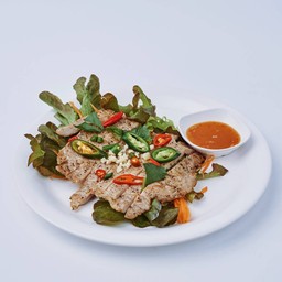 สเต็กยำหมูย่าง