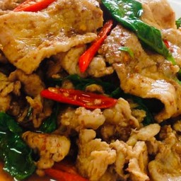 ผัดพริกเผาหมูราดข้าว