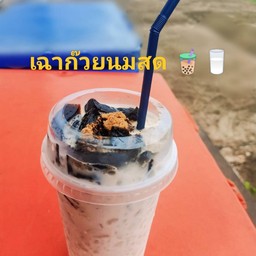 เฉาก๊วยนมสด