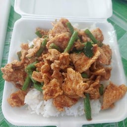 ข้าวผัดพริกแกง