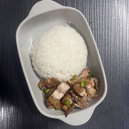 ข้าวหมูกรอบผัดพริกเกลือ