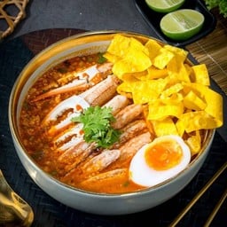 ก๋วยเตี๋ยวต้มยำปู