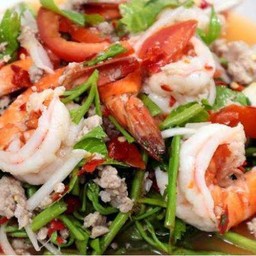 ยำผักกระเฉดกุ้งไก่สับ