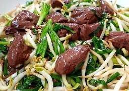 เลือดหมูผัดถั่วงอก