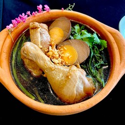 เกาเหลา น่องไก่ตุ๋น
