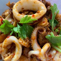 ข้าวราดผัดไข่เค็มทะเล