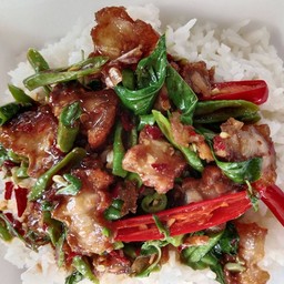 ข้าวกระเพราหมูกรอบ