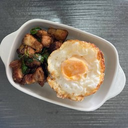 ข้าวกระเพราหมูกรอบ