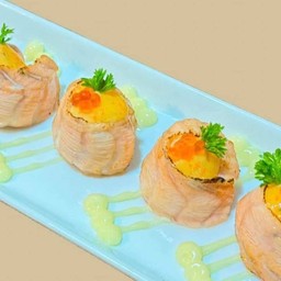 โรลกุหลาบซอสไข่กุ้ง