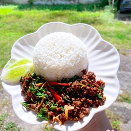 ข้าวกะเพราเนื้อโคขุน