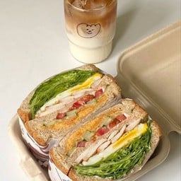 ยำเเซ่บบมั๊ย (ปากซอยสันติภาพ)