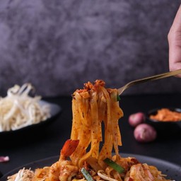ผัดไทกุ้ง(พริกเผานรกแตก)
