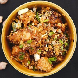 หมูกรอบคั่วกระเทียม (เป็นกับ)