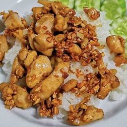 ข้าว_ไก่กระเทียม