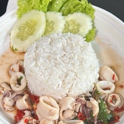 ข้าวกะเพราปลาหมึก